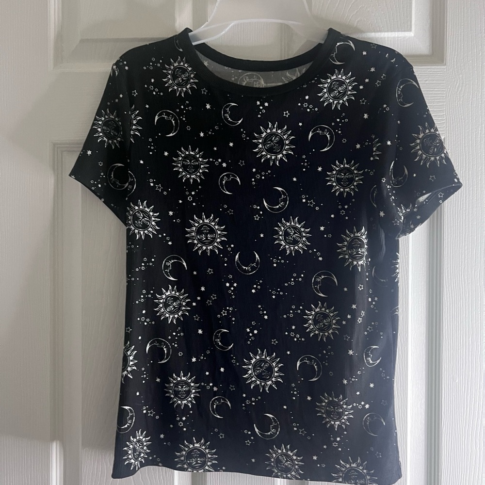 No boundaries Sun and Moon Top